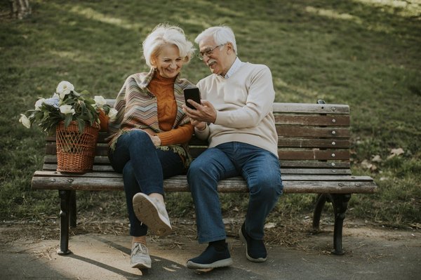 Quels téléphones offrent la meilleure expérience pour les seniors ?