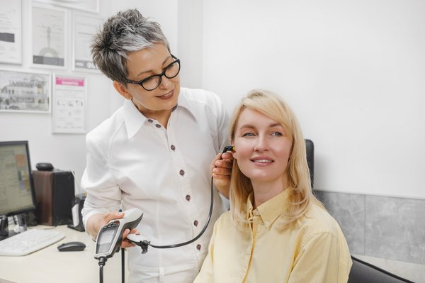 Audioprothésiste à villeneuve-le-roi : améliorez votre audition.